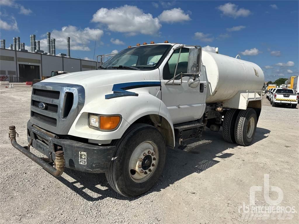 Ford F-750 Поливочные машины