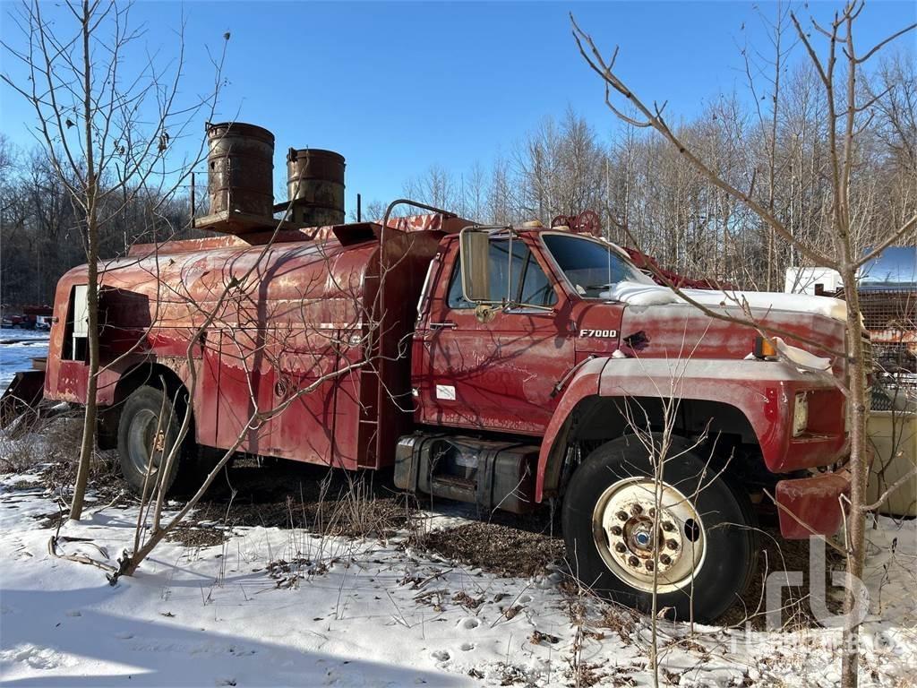 Ford F7000 Грузовики-цистерны