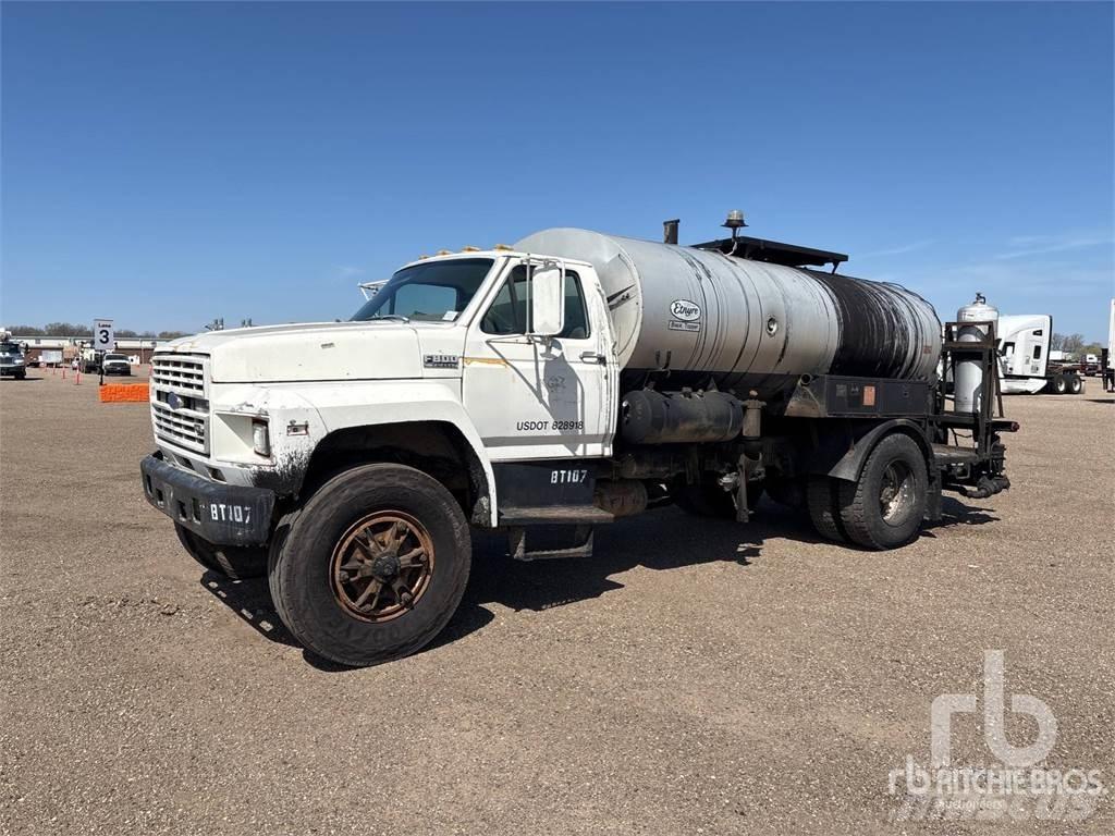 Ford F800 Автогудронаторы