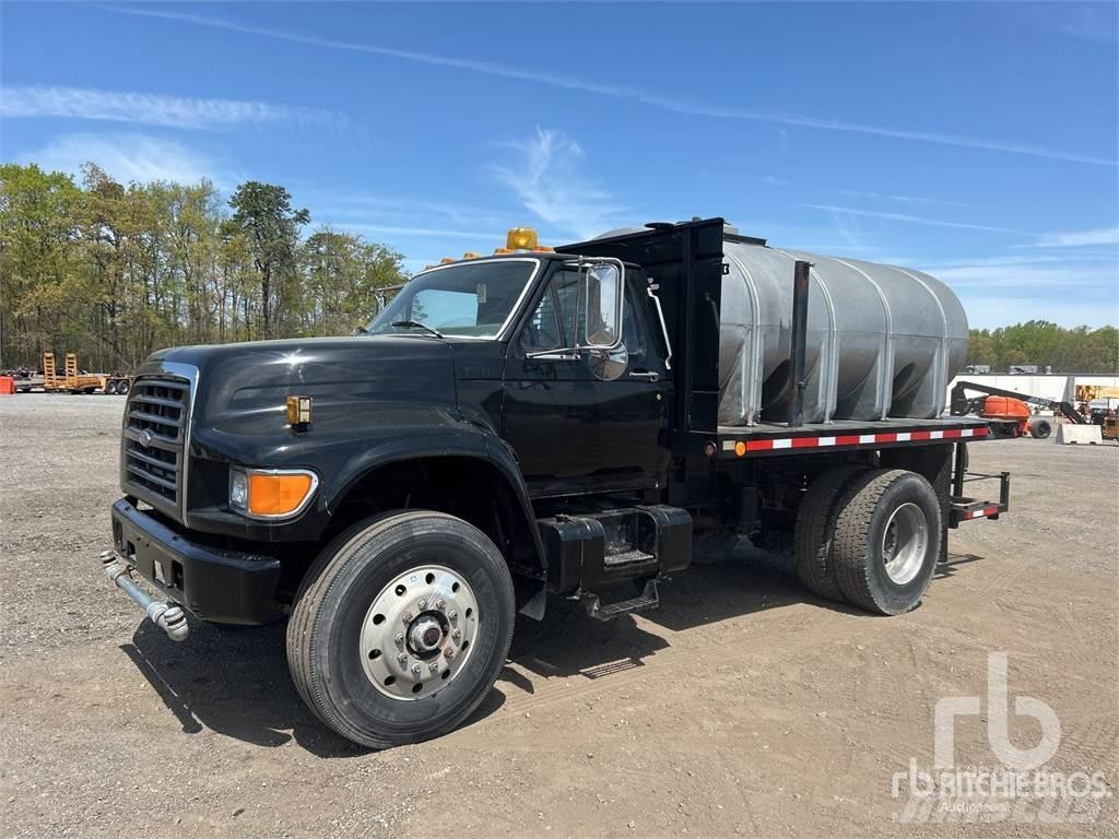 Ford F800 Поливочные машины