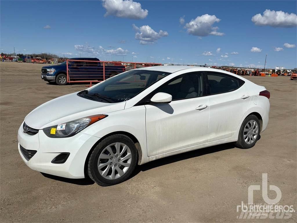 Hyundai ELANTRA Легковые автомобили