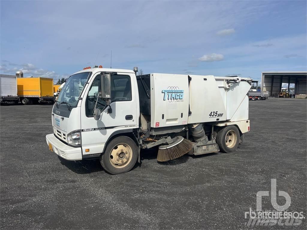 Isuzu NQR Уборочные машины