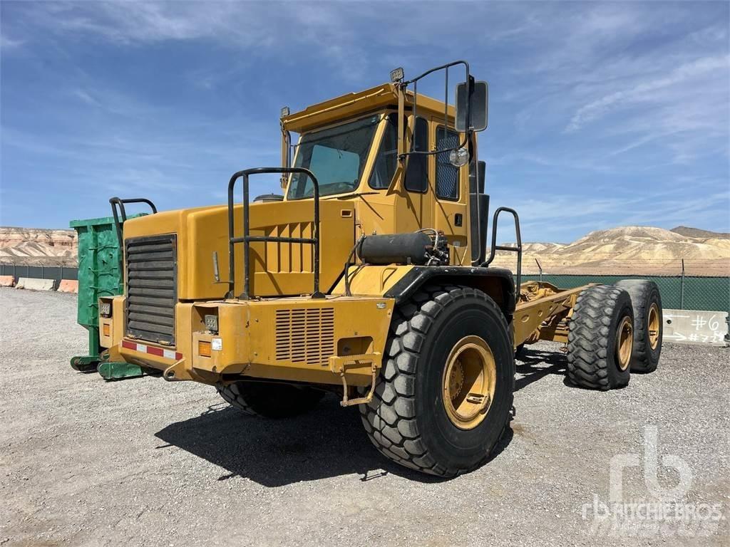 John Deere 300C Шасси с кабиной