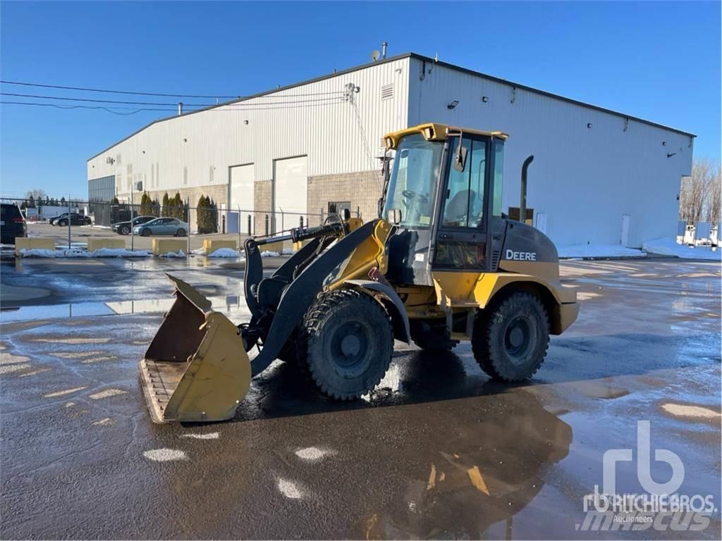 John Deere 304J Фронтальные погрузчики