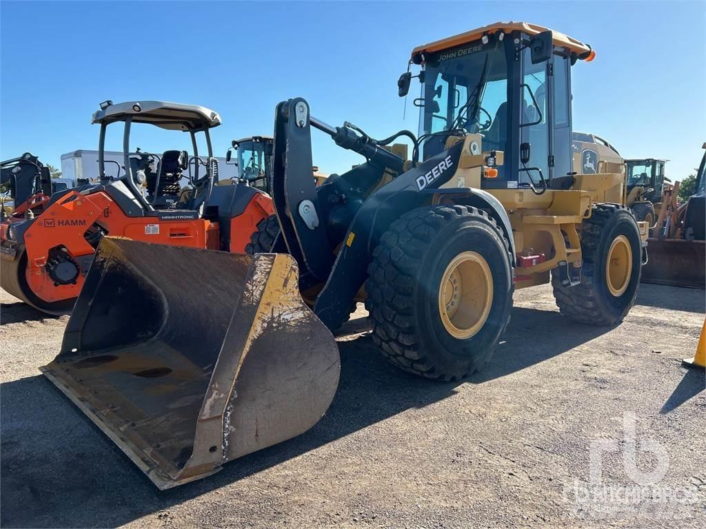 John Deere 524L Фронтальные погрузчики