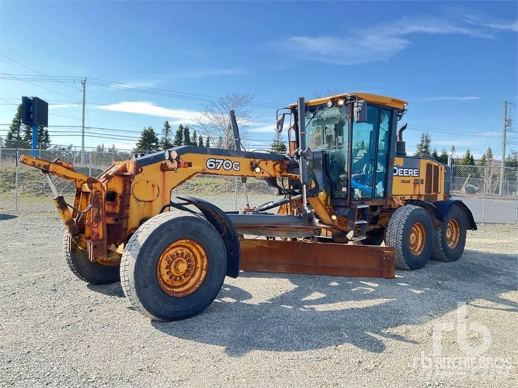 John Deere 670G Грейдеры