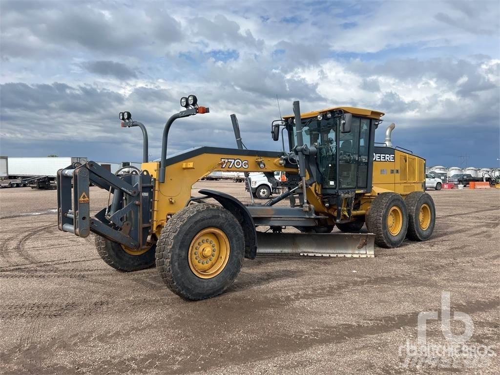 John Deere 770G Грейдеры