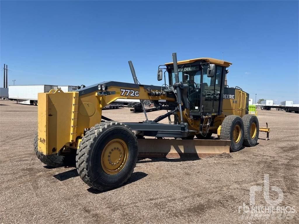 John Deere 772G Грейдеры
