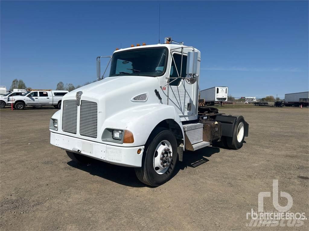 Kenworth T300 Седельные тягачи