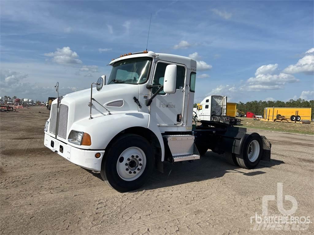 Kenworth T300 Седельные тягачи