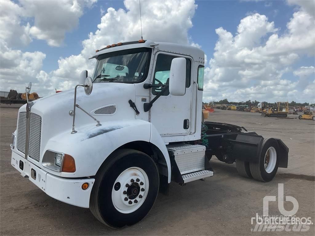 Kenworth T300 Седельные тягачи