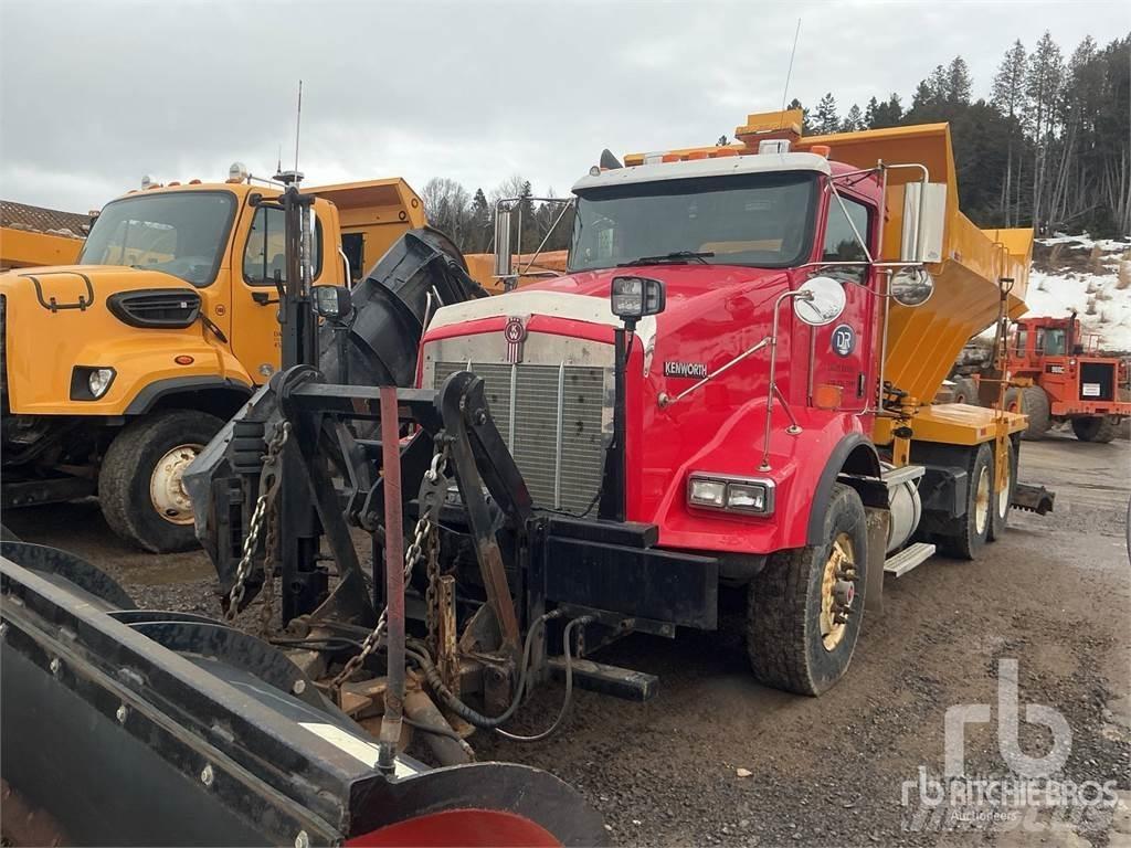 Kenworth T800 Снежные отвалы и плуги