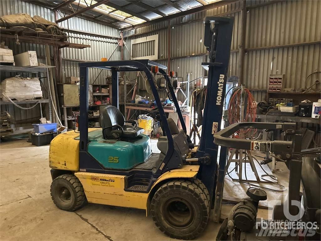 Komatsu FG25T12 Дизельные погрузчики