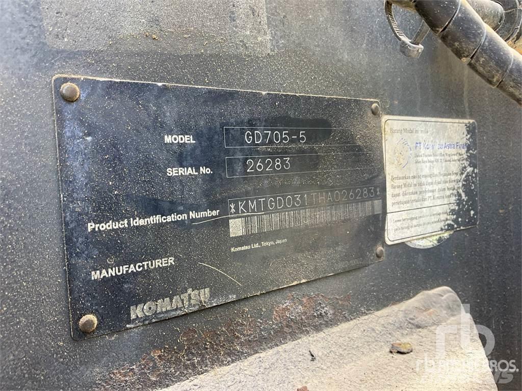 Komatsu GD705-5 Грейдеры