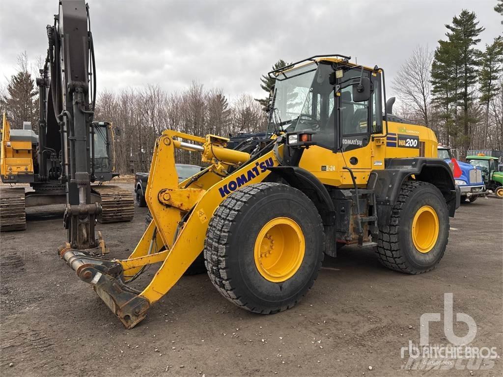 Komatsu WA200-8 Фронтальные погрузчики