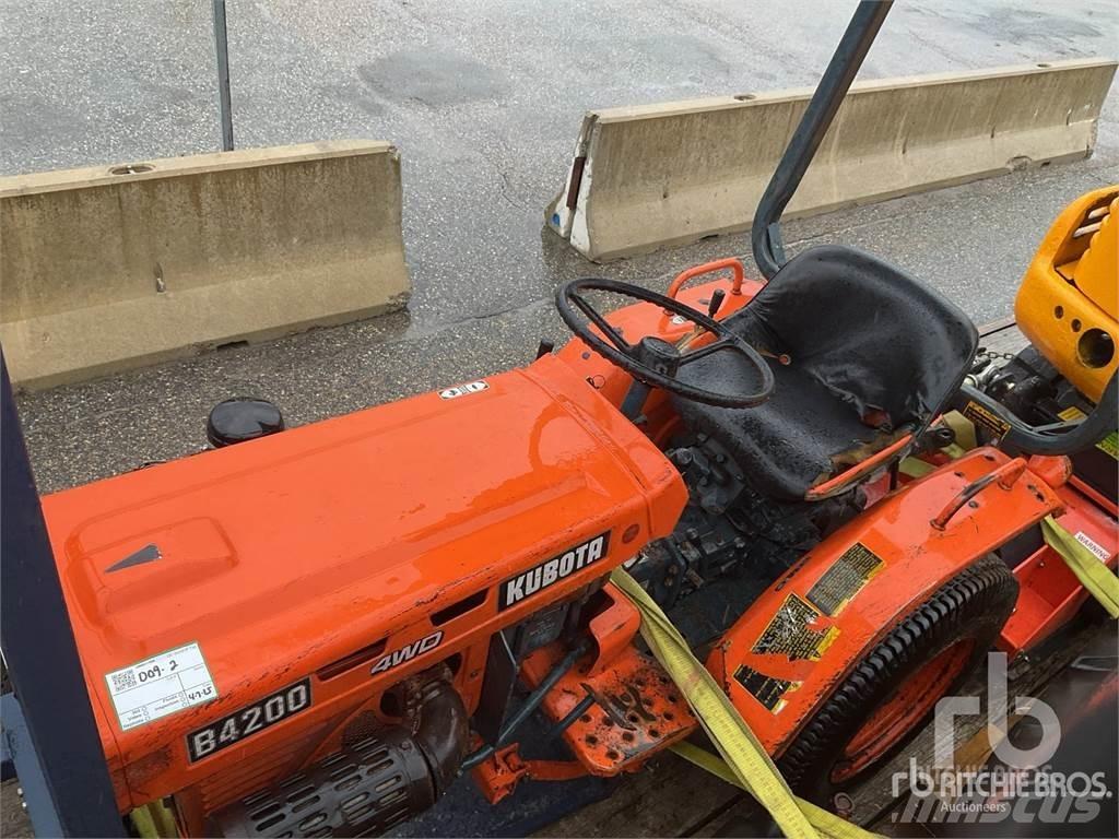 Kubota B4200D Коммунальные тракторы