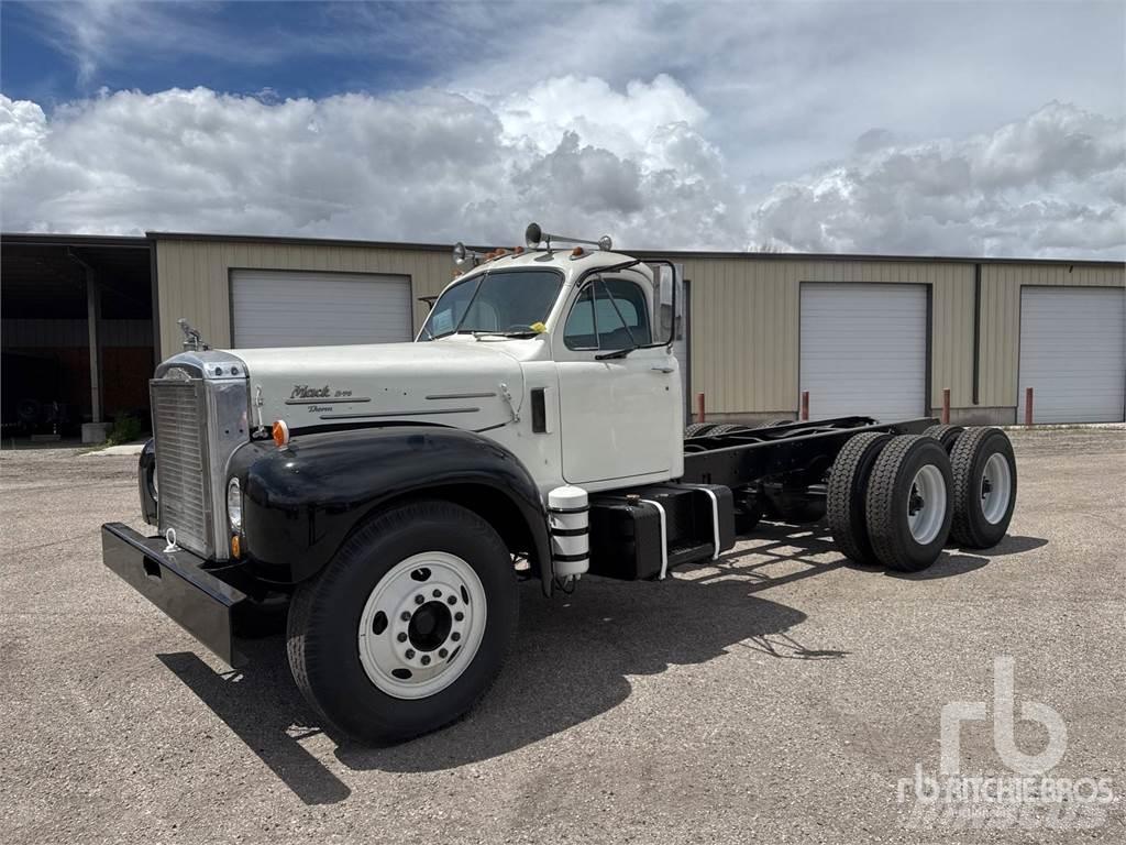 Mack B753S Шасси с кабиной
