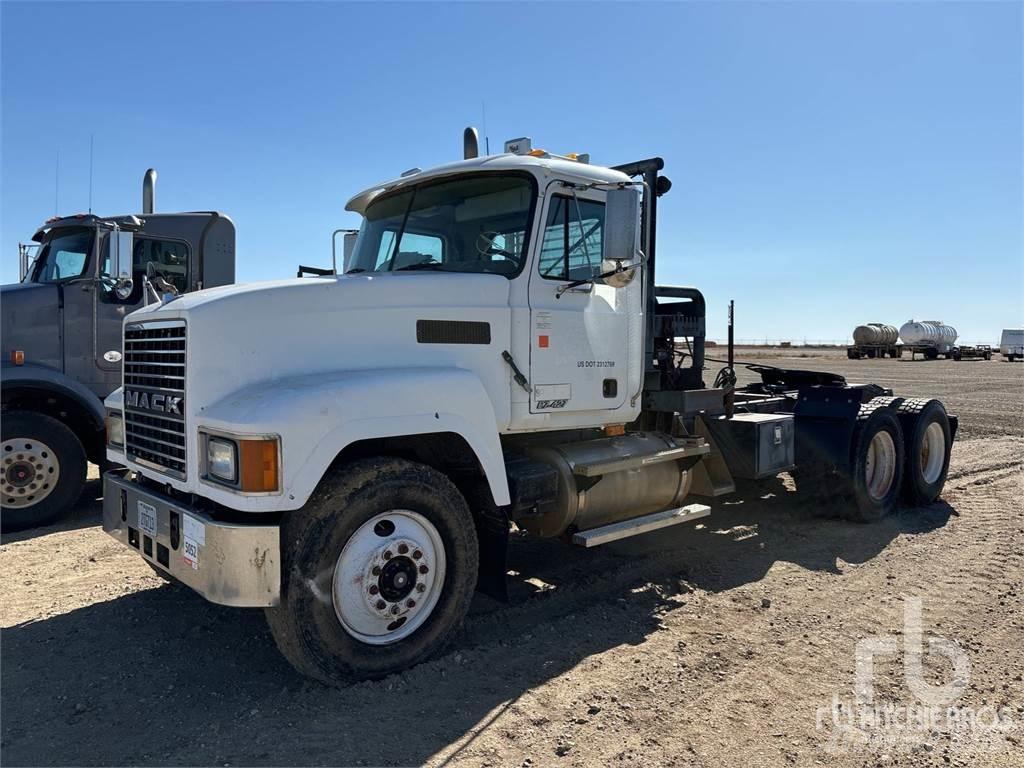 Mack CH613 Бортовые грузовики