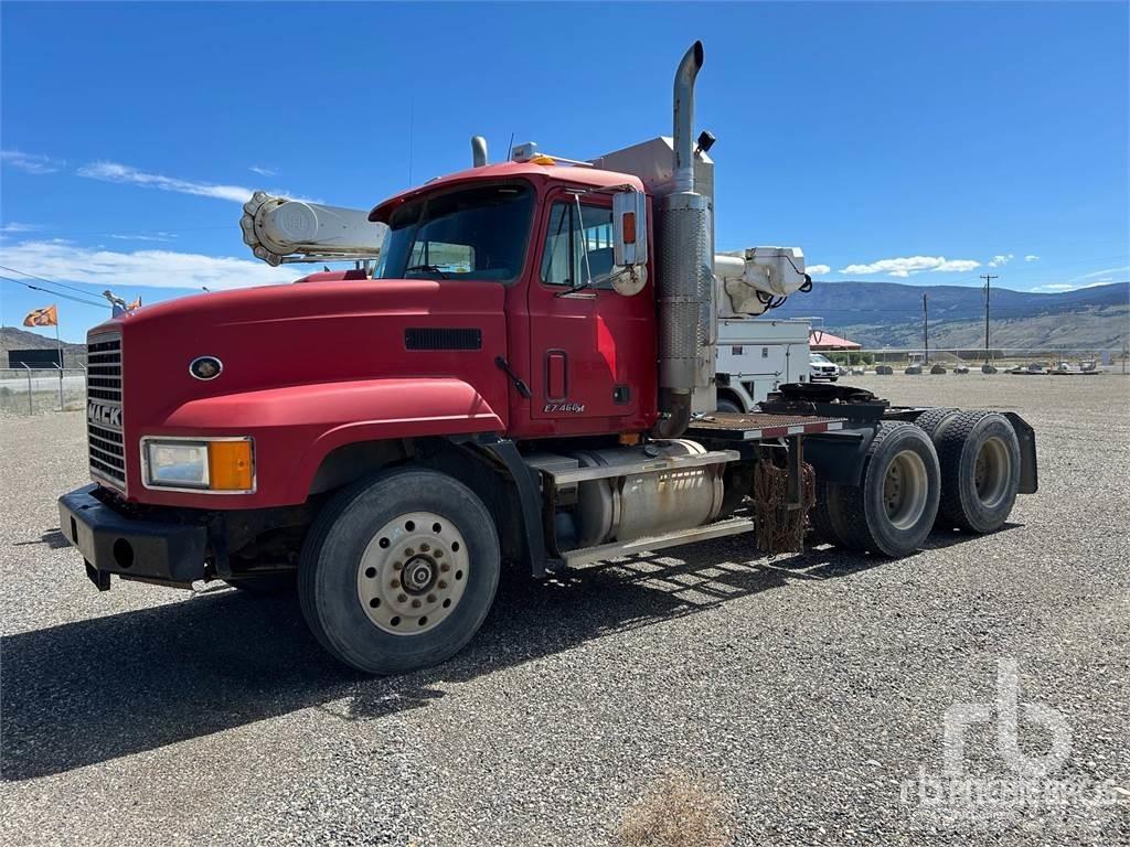 Mack CL713 Седельные тягачи