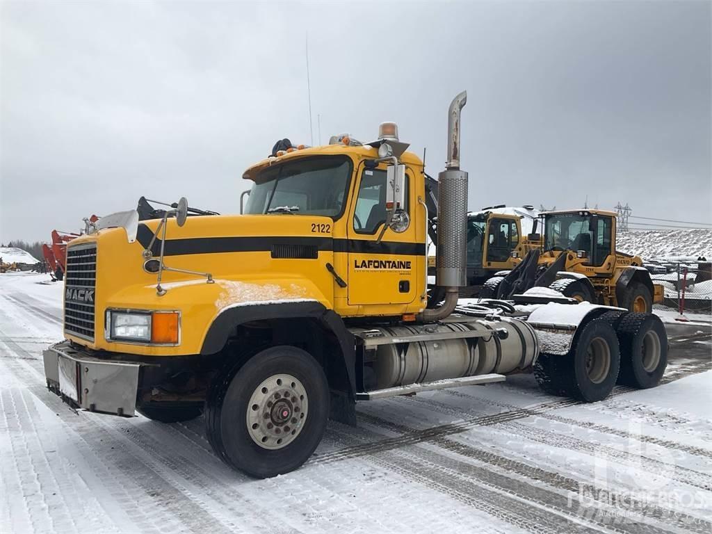 Mack CL733 Седельные тягачи