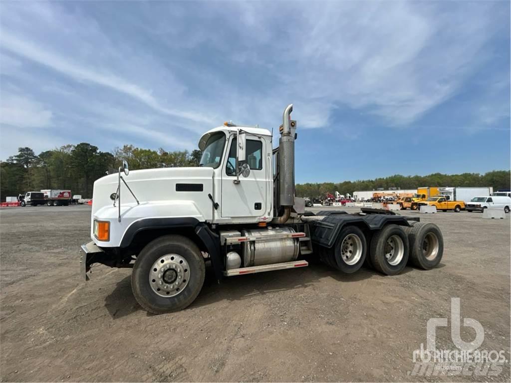 Mack CL733 Седельные тягачи