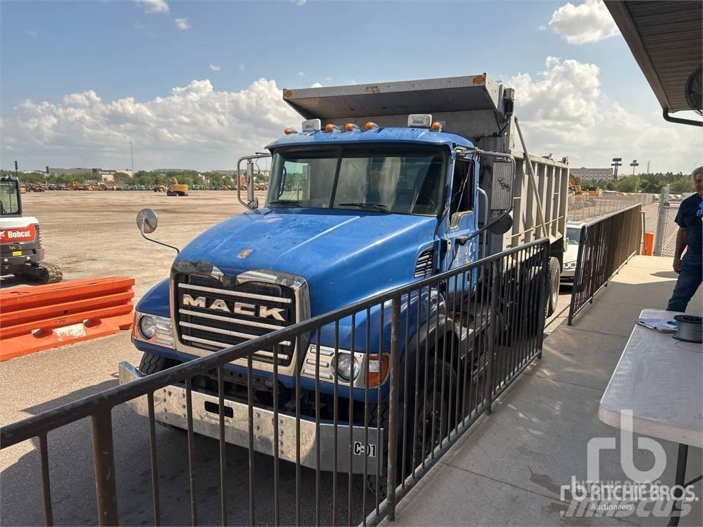 Mack CV713 Грузовики-Самосвалы