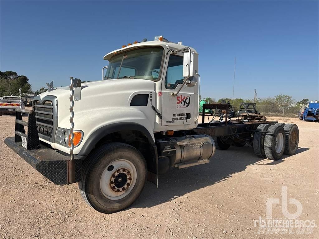 Mack CV713 Седельные тягачи