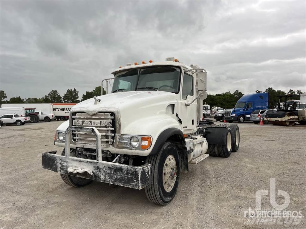 Mack CV713 Седельные тягачи