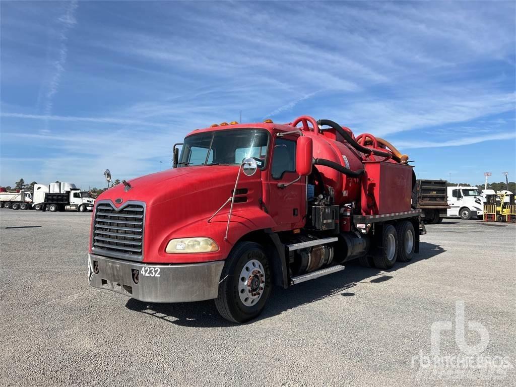 Mack CX613 Ассенизаторские машины