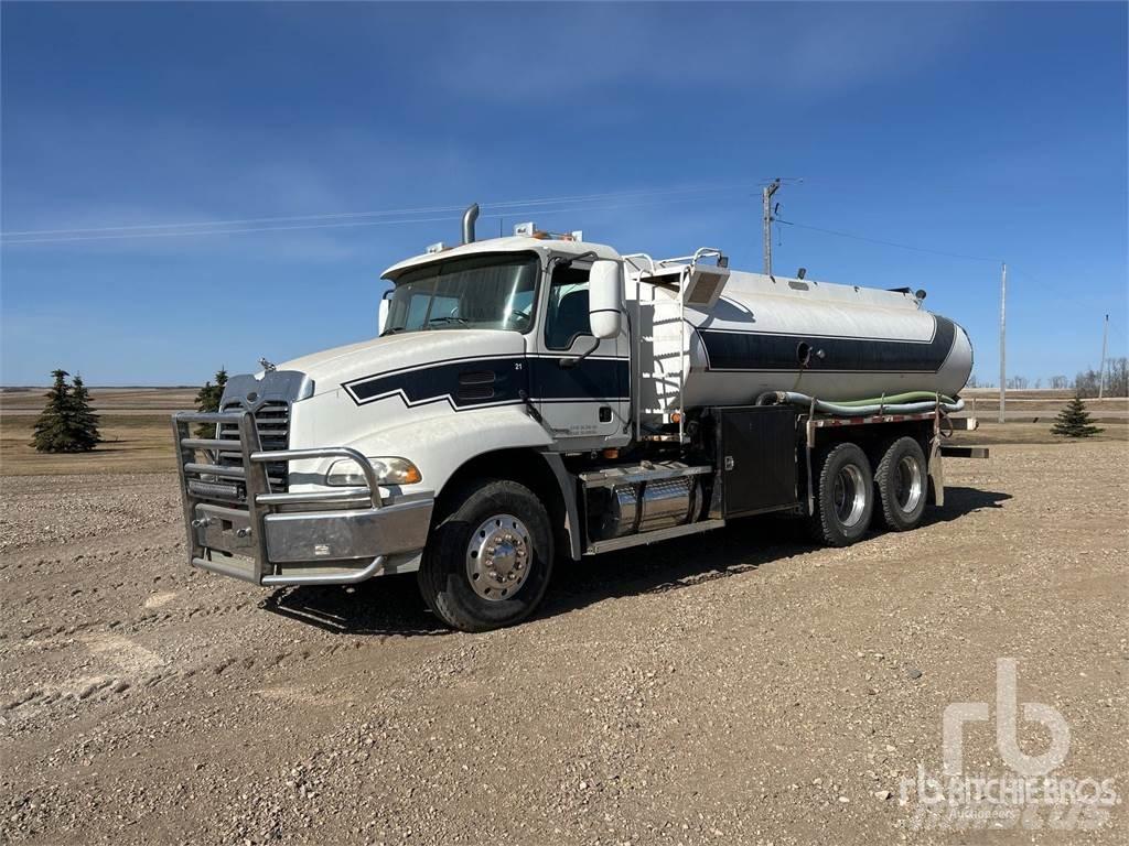 Mack CX613 Поливочные машины