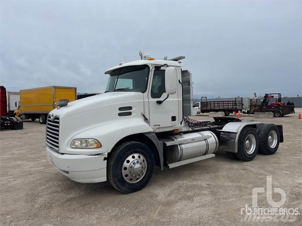 Mack CXN613 Седельные тягачи