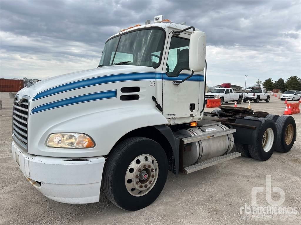 Mack CXN613 Седельные тягачи