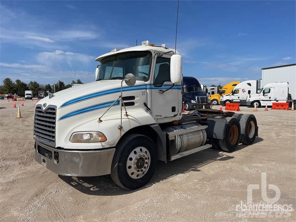 Mack CXN613 Седельные тягачи