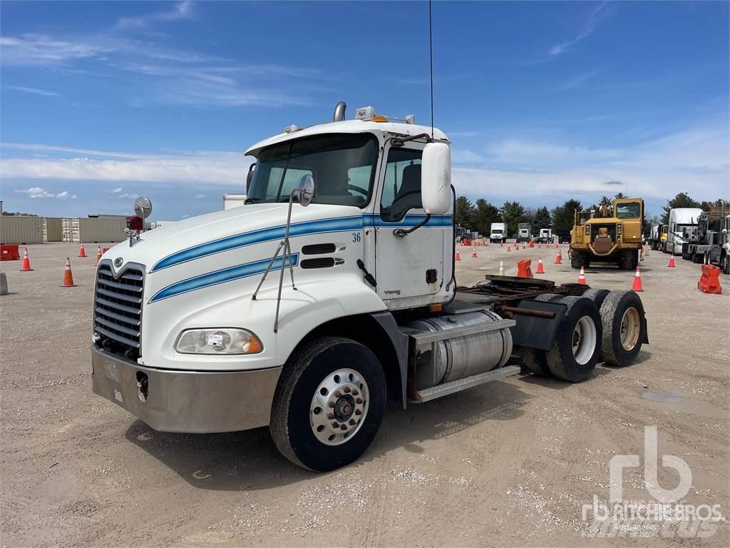 Mack CXN613 Седельные тягачи