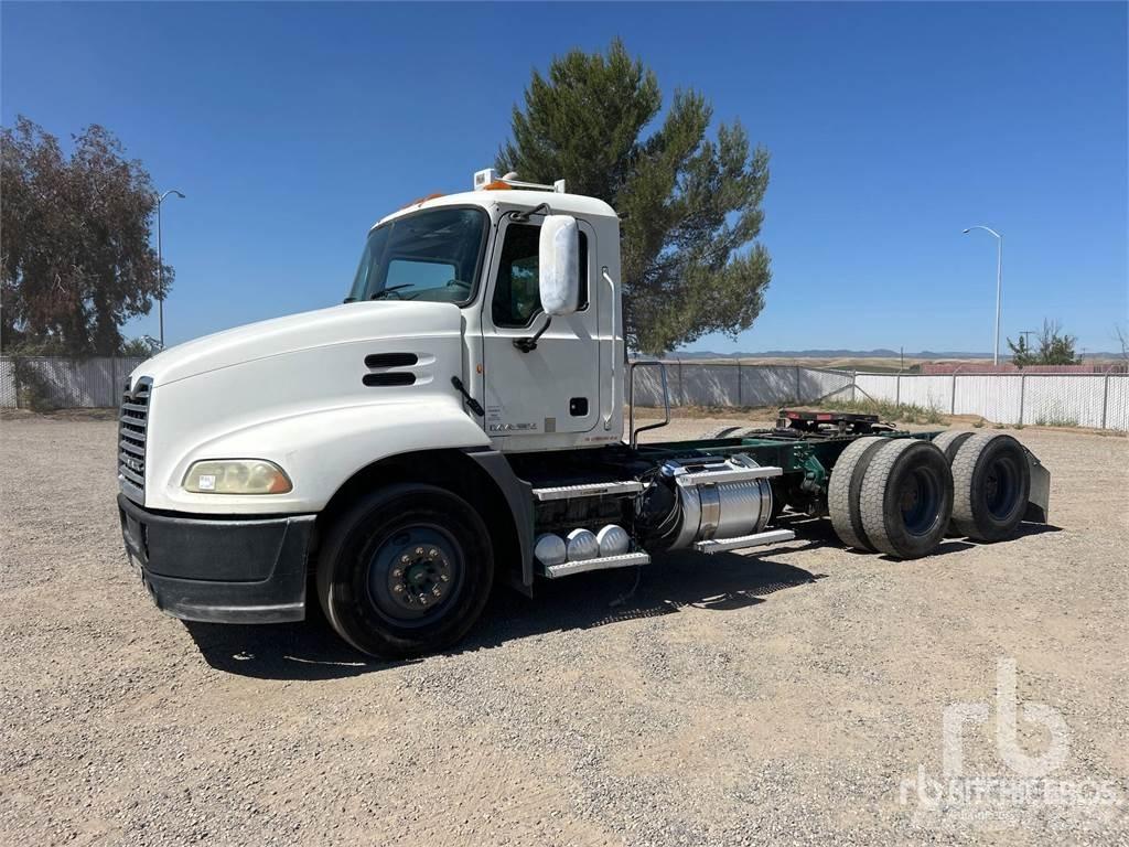 Mack CXU600 Седельные тягачи