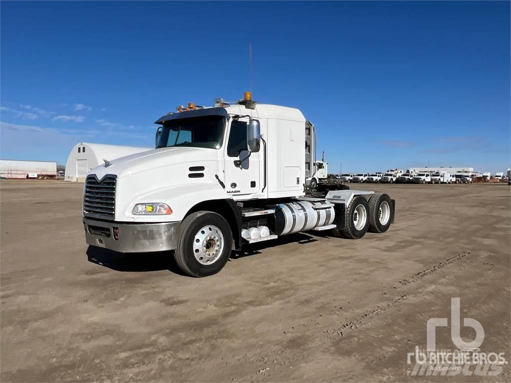 Mack CXU613 Седельные тягачи