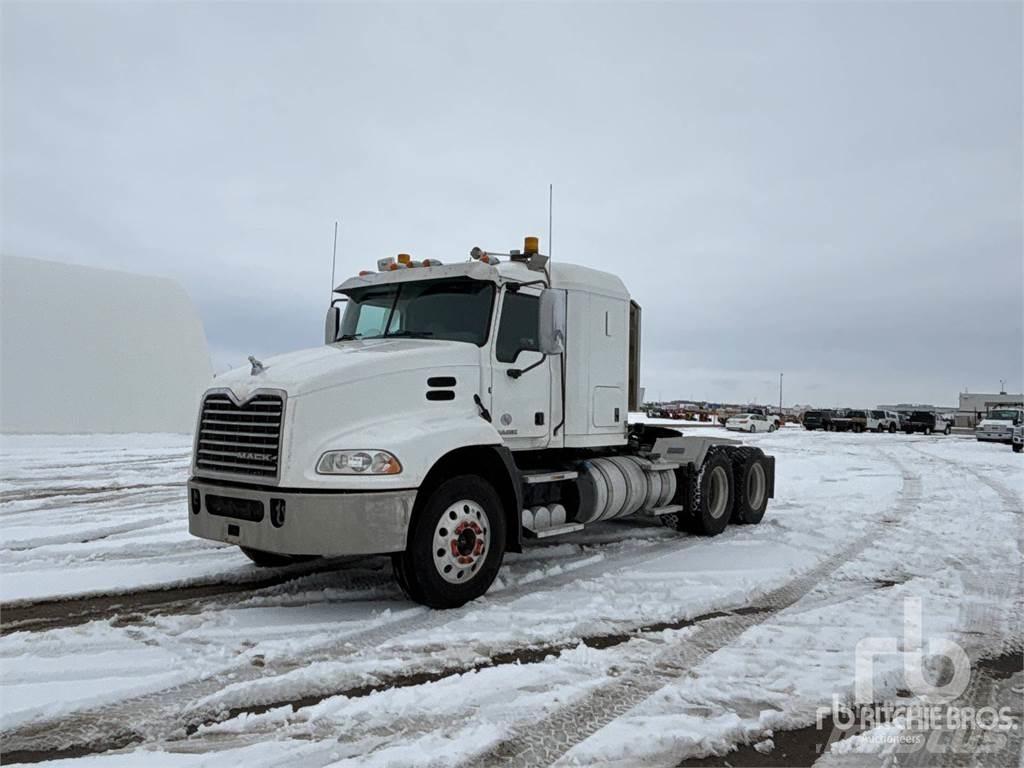Mack CXU613 Седельные тягачи