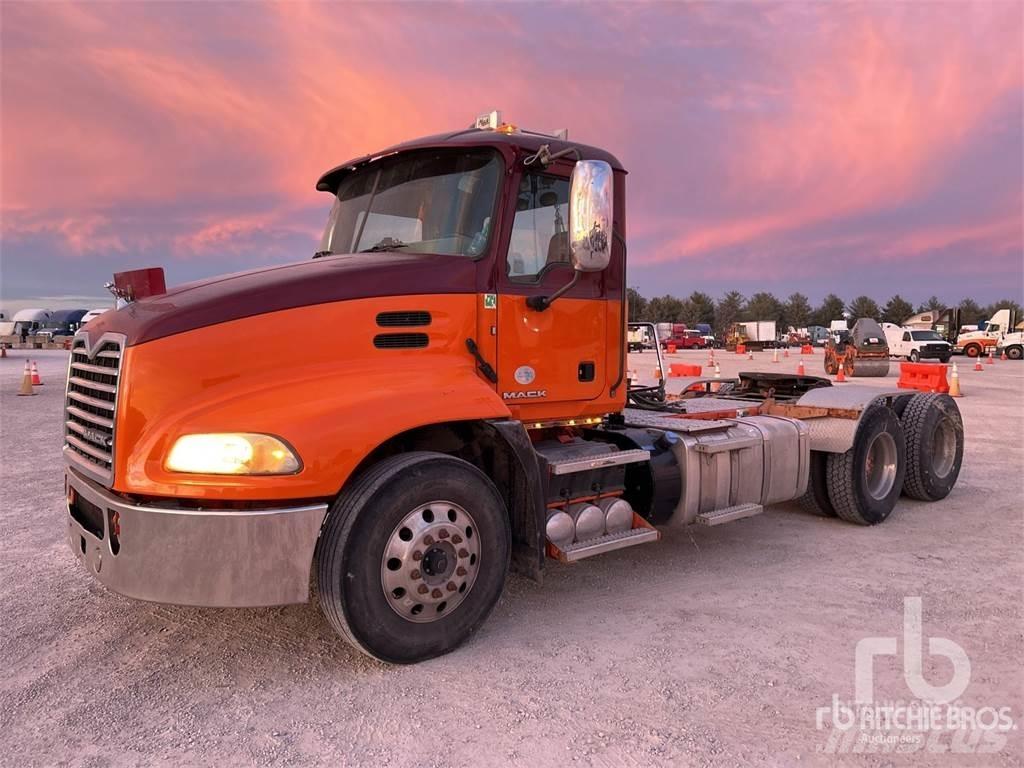 Mack CXU613 Седельные тягачи