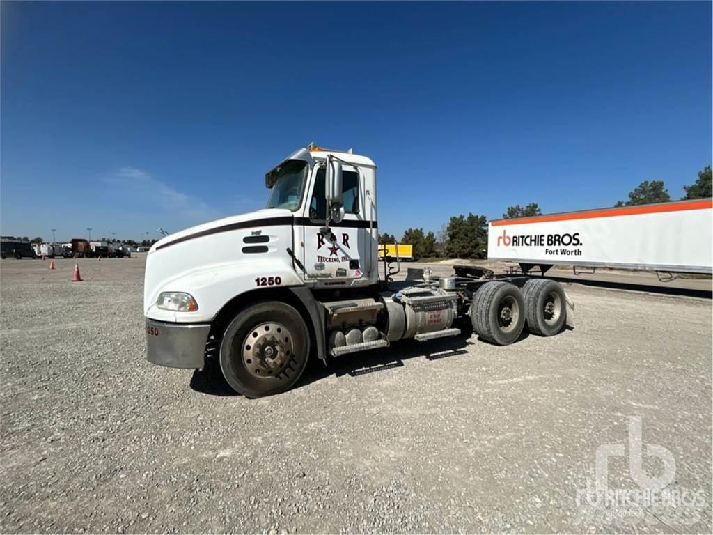 Mack CXU613 Седельные тягачи