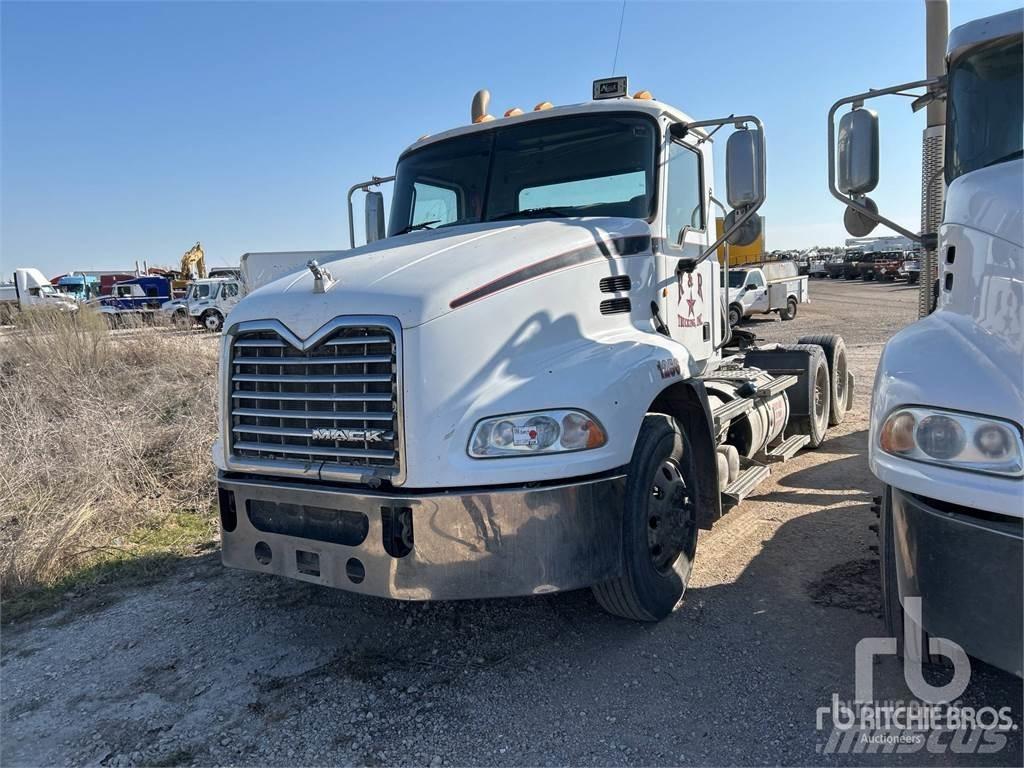 Mack CXU613 Седельные тягачи