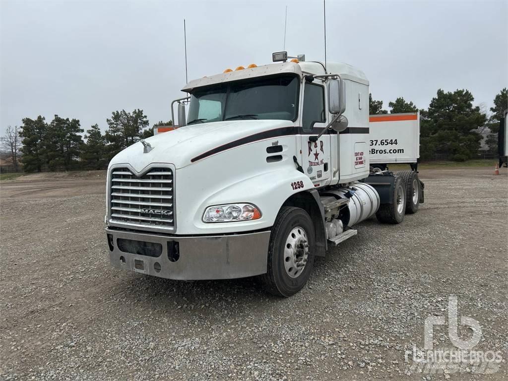 Mack CXU613 Седельные тягачи