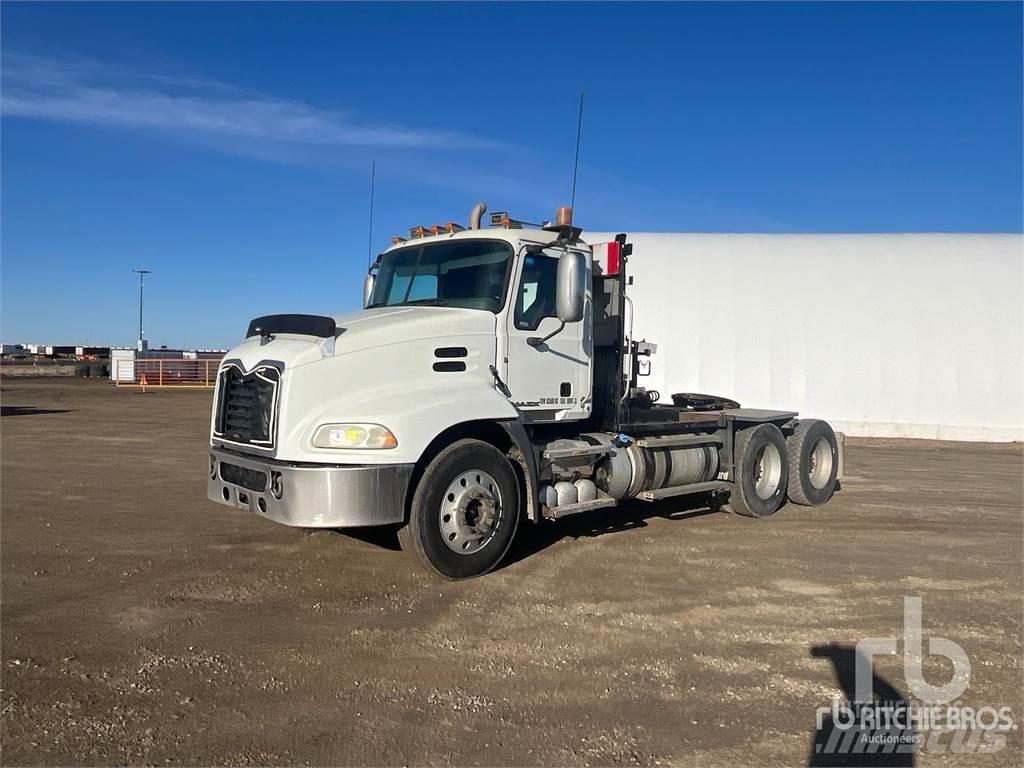 Mack CXU613 Седельные тягачи