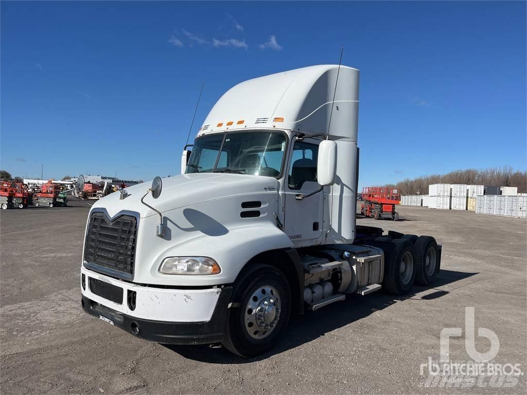 Mack CXU613 Седельные тягачи