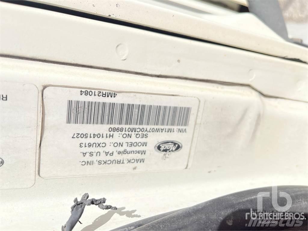 Mack CXU613 Седельные тягачи
