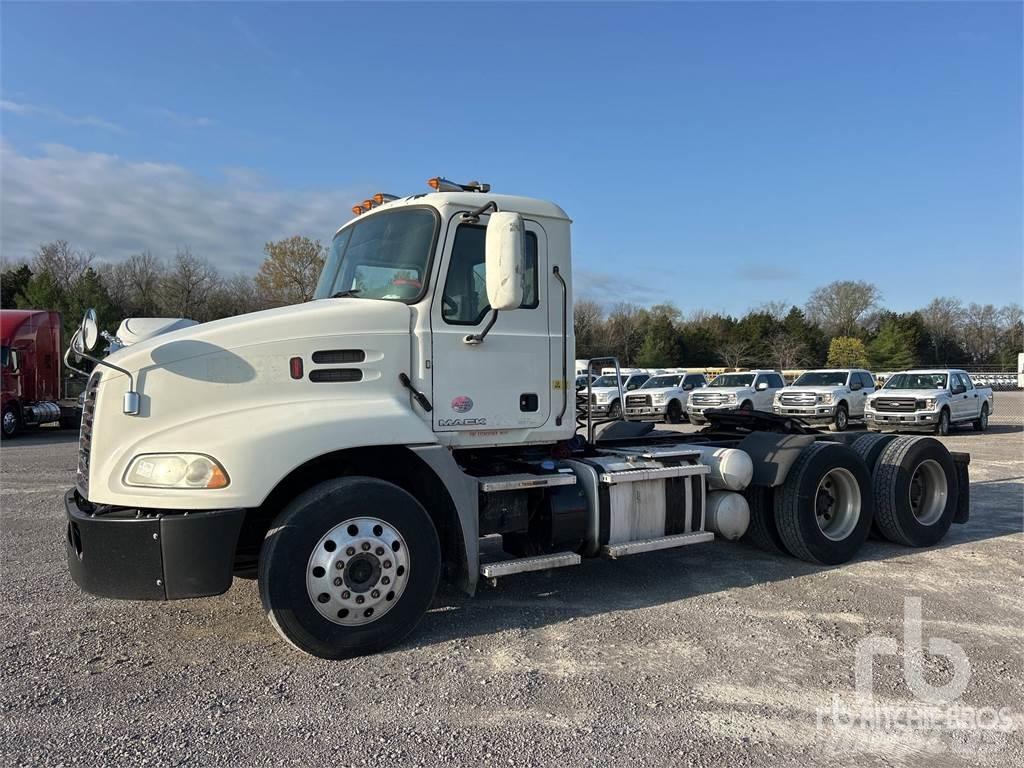 Mack CXU613 Седельные тягачи