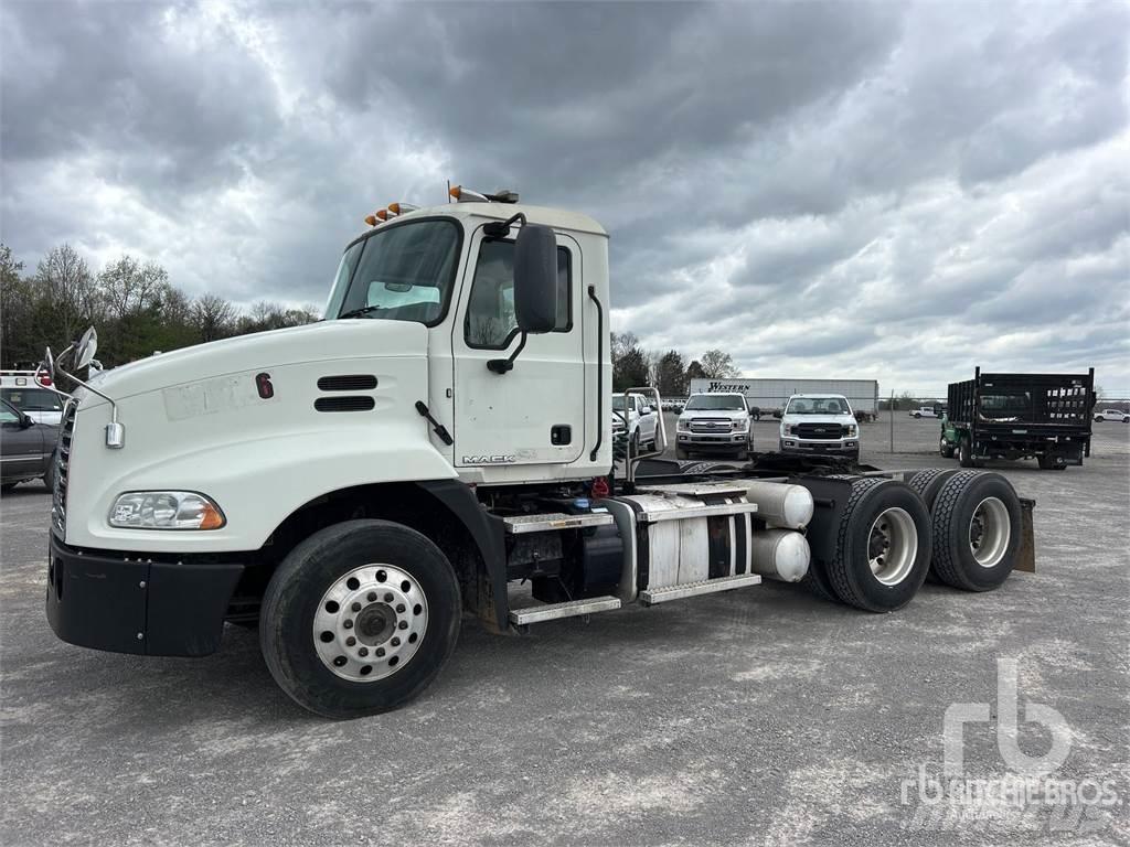 Mack CXU613 Седельные тягачи