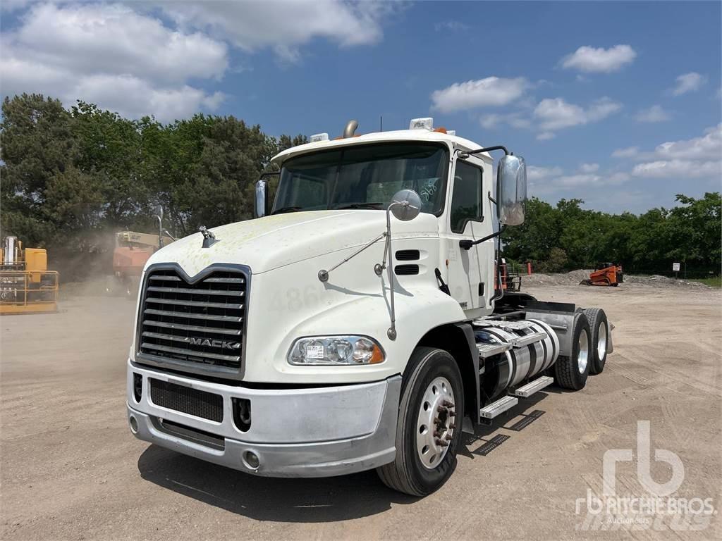 Mack CXU613 Седельные тягачи