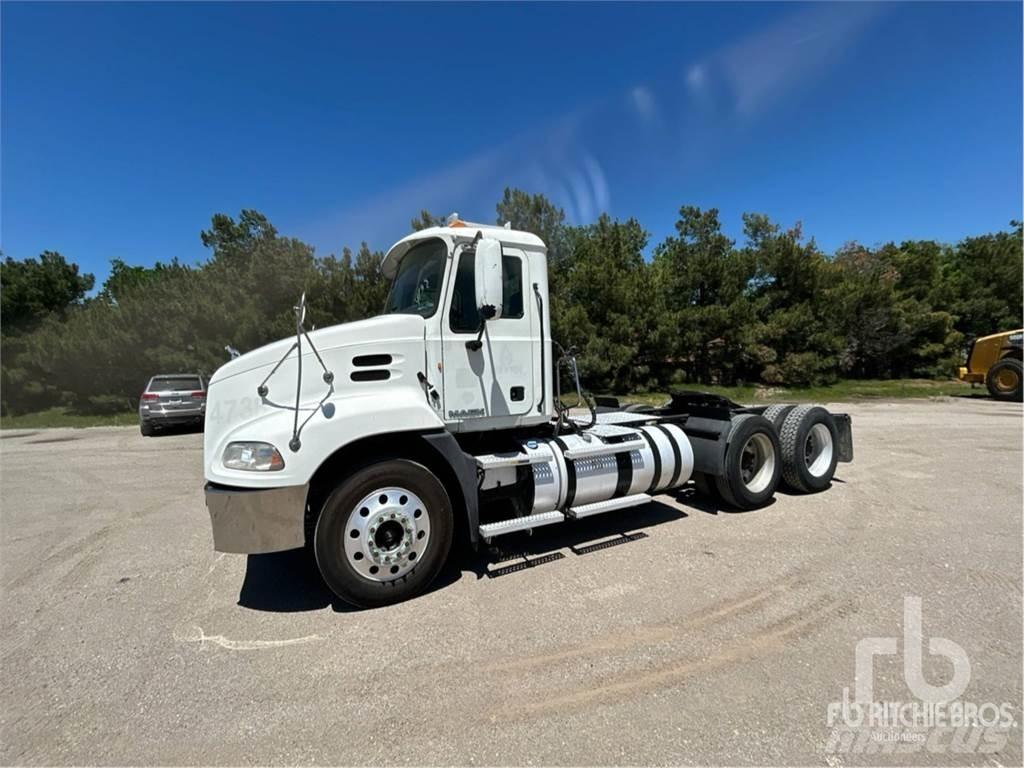 Mack CXU613 Седельные тягачи