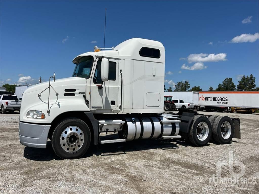 Mack CXU613 Седельные тягачи