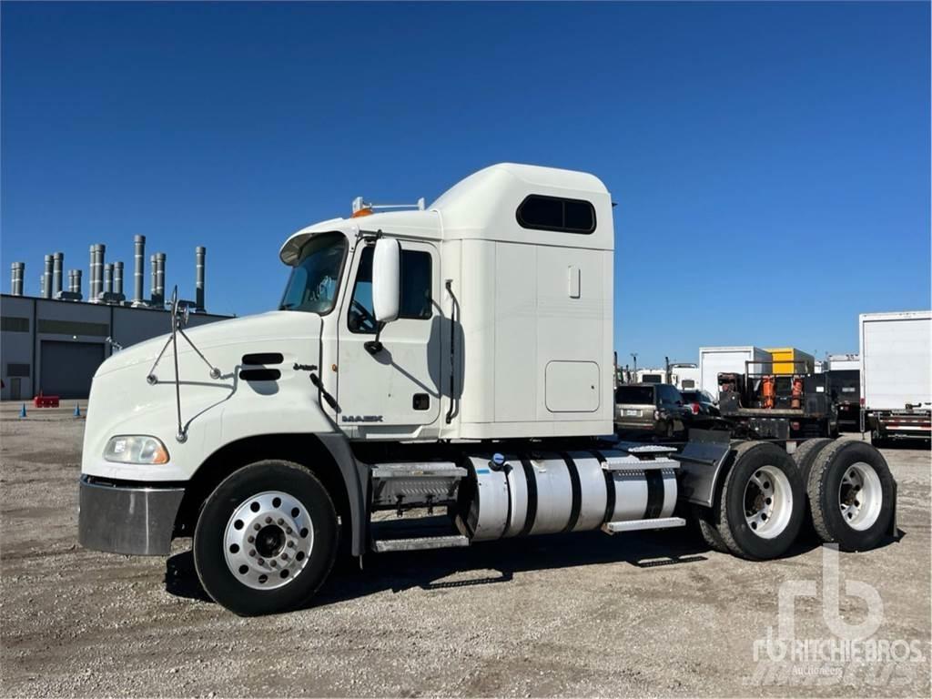 Mack CXU613 Седельные тягачи